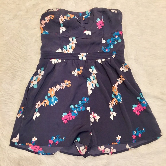 American Eagle Outfitters Dresses & Skirts - AMERICAN EAGLE 🦅 sz. 6 navy floral romper